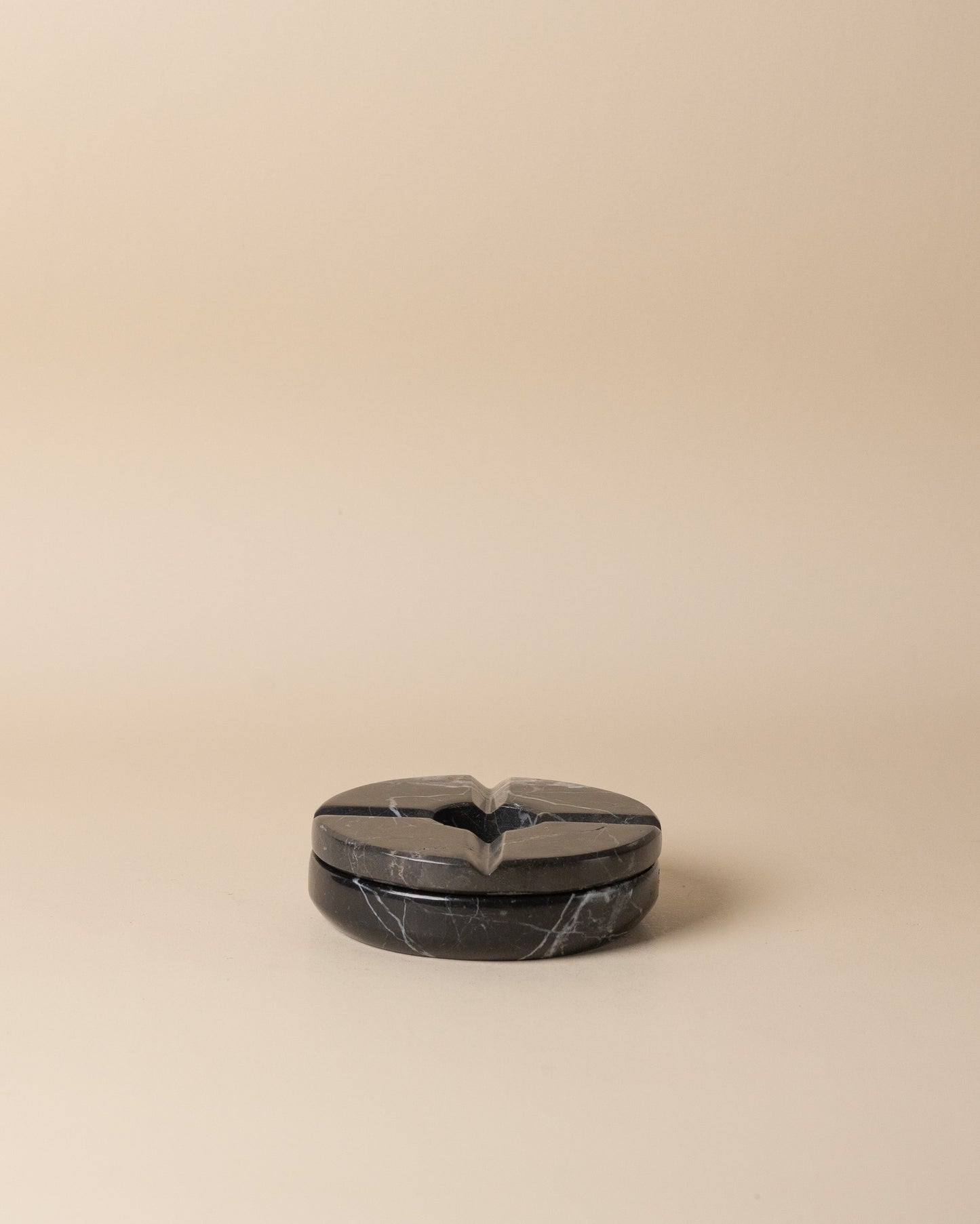 Aschenbecher mit Deckel aus schwarzem Marmor – handgefertigter Naturstein-Aschenbecher mit Deckel, luxuriöses Tischaccessoire