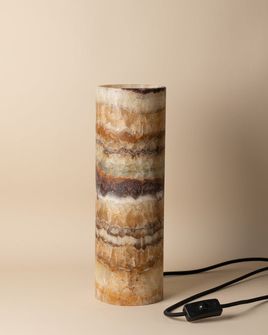 Onyx-Lampe aus Regenbogen-Onyx, 35 cm – handgefertigte Naturstein-Lampe mit leuchtendem Farbspiel, warmes Licht durch transluzenten Onyx